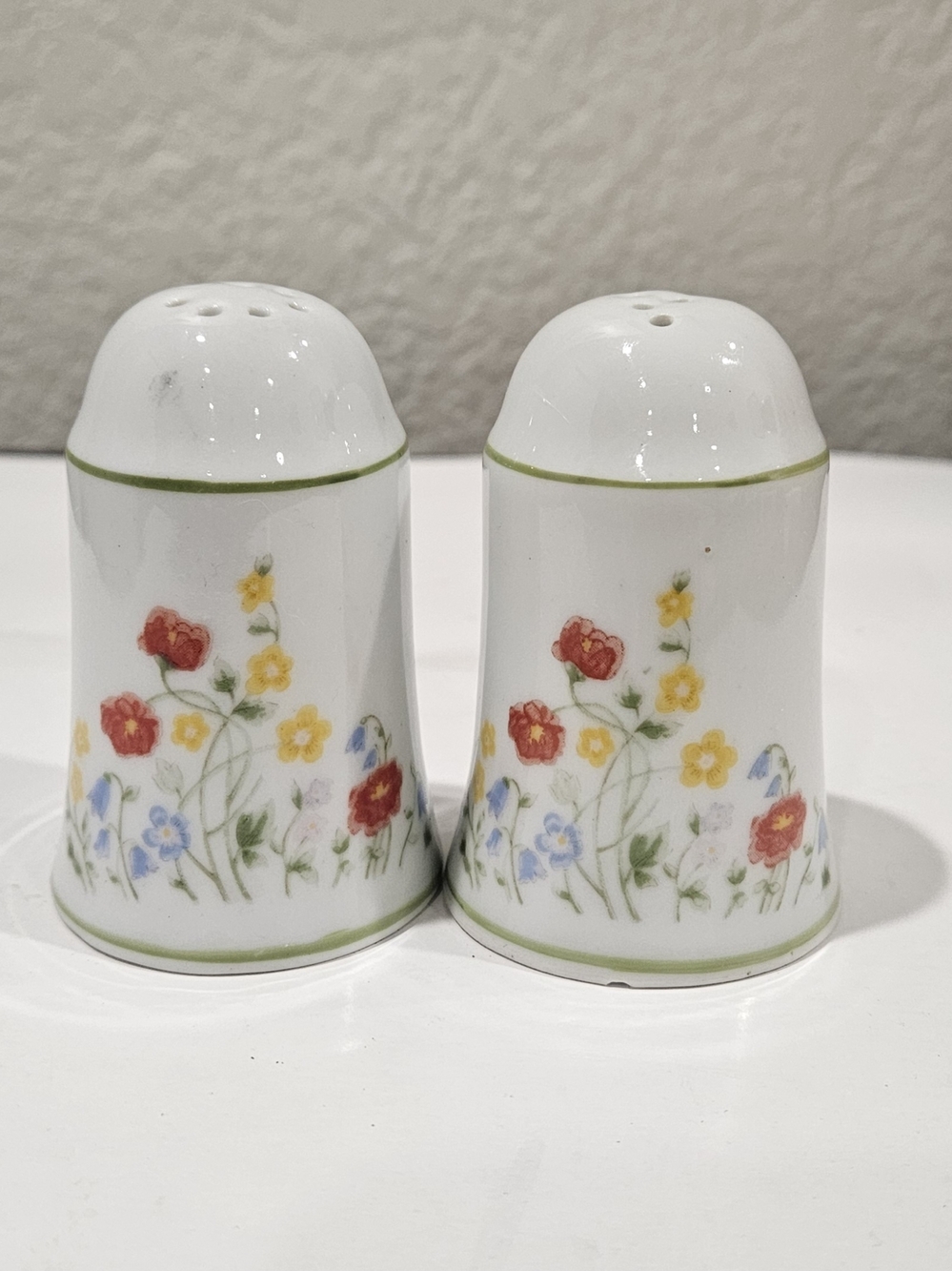 Vintage Favolina Karolina English Flowers Salt And Pepper Shakers Set Of 2